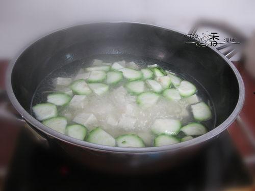 茭瓜做汤吃,茭瓜汤，清爽滋补的夏日佳肴