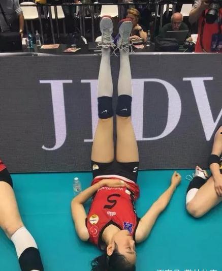 排球女队长吃瓜,揭秘赛场背后的吃瓜故事